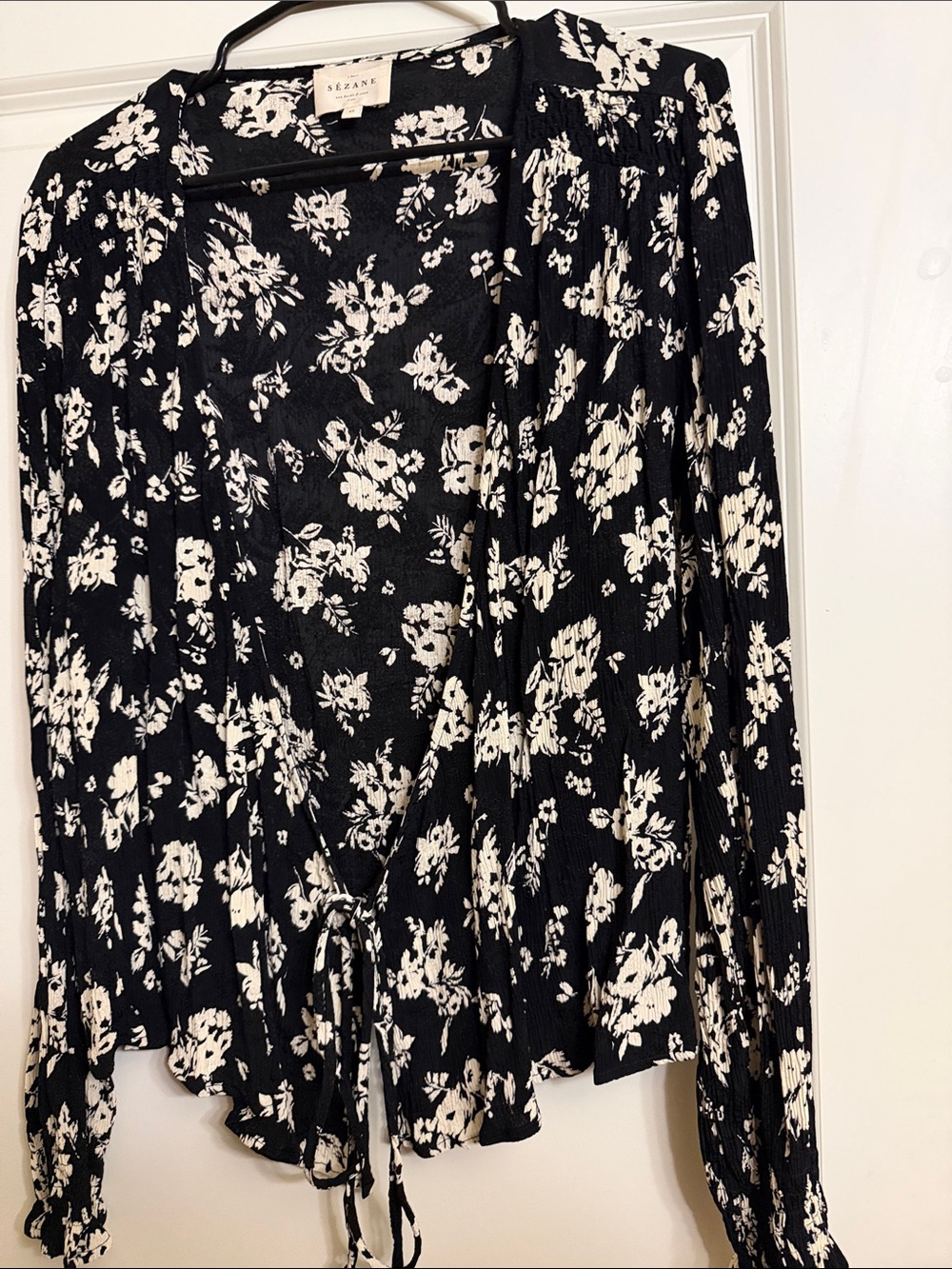 Black & White Floral Wrap Long sleeve blouse